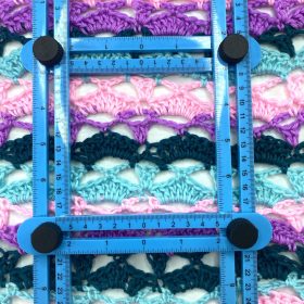 measure gauge in knit and crochet patterns